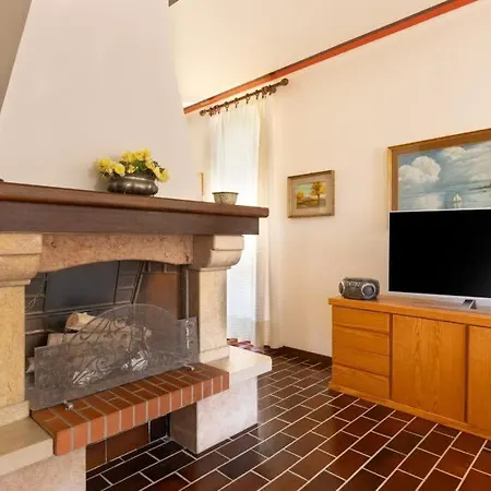 Large Lakeside Villa *