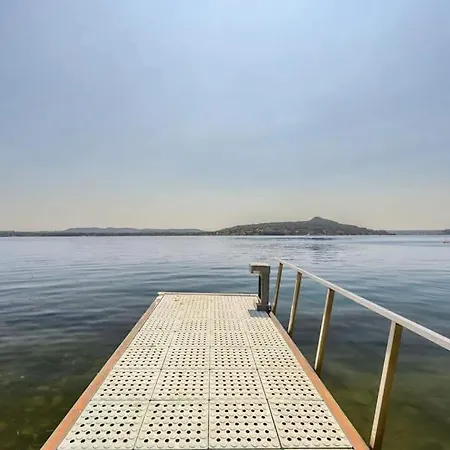 Large Lakeside * Lesa